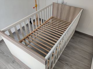 Cuna de bebé madera y blanca