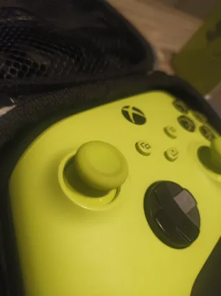 Nuevo. Mando Xbox Series X/S Electric Volt