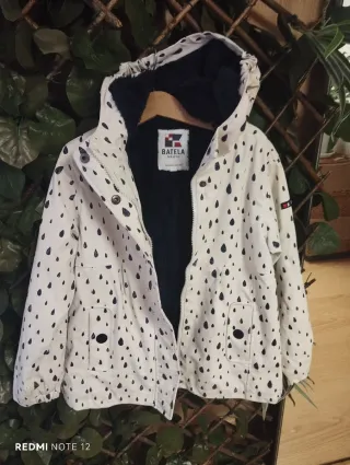 Abrigo niña estampado gotas