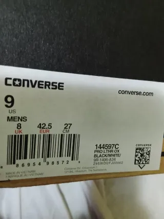 Zapatillas Converse Negras y Blancas