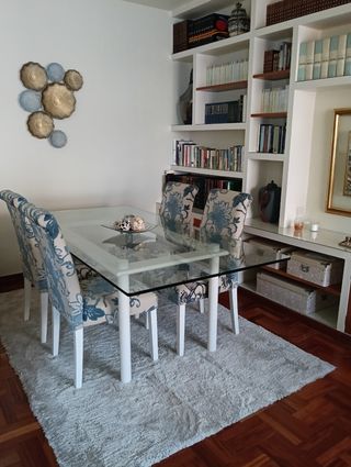 mesa 2m × 1 m y 6 sillas (foto) o 6 sillas beige