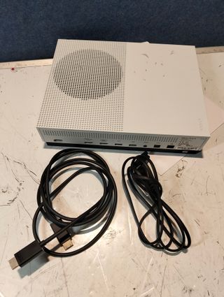 Xbox One S 1TB Battlefield V Consola (sin mando)