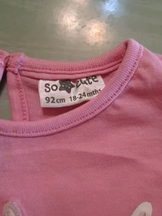 Maglietta rosa con coniglietti
