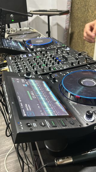Denon DJ SC6000 x2 + mesa de mezclas X1850