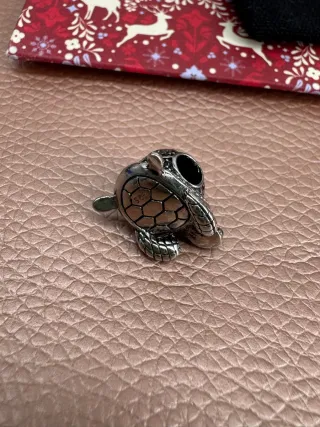 Charm tortuga plata y verde