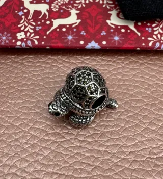 Charm tortuga plata y verde