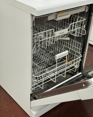 LAVAVAJILLAS MIELE DE TRES BANDEJAS BLANCO