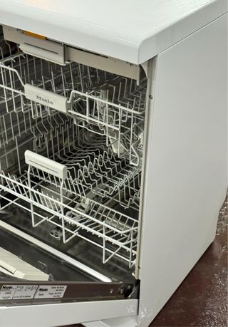 LAVAVAJILLAS MIELE DE TRES BANDEJAS BLANCO