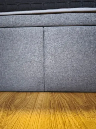 Canapé y cabecero gris