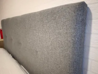 Canapé y cabecero gris