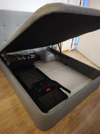 Canapé y cabecero gris