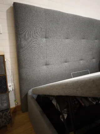 Canapé y cabecero gris