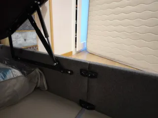 Canapé y cabecero gris