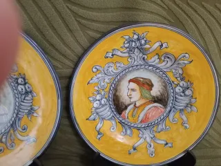 Pareja Platos Pintados a Mano y firmado por robles