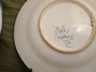 Pareja Platos Pintados a Mano y firmado por robles