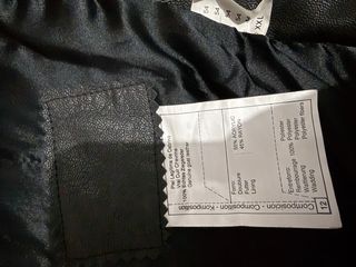 Chaqueta de cuero negra sin estrenar.