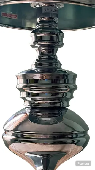 Lámpara de mesa moderna cromada