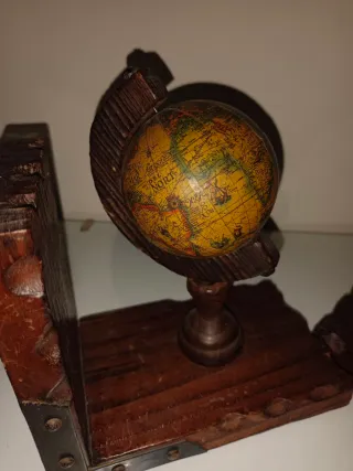 Sujetalibros de madera y metal