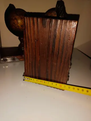 Sujetalibros de madera y metal