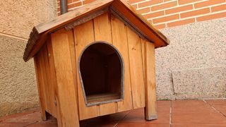 Caseta para perro de madera