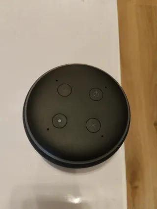 Amazon Echo Dot nero Un pezzo 22€ Tre Echo Dot 64€