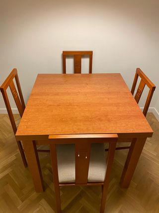 Mesa extensible + 4 sillas comedor