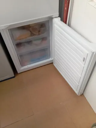 Frigorífico blanco con congelador