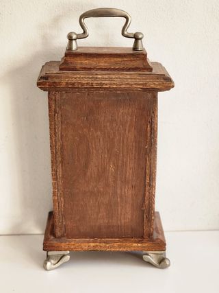 Reloj de sobremesa vintage de madera – Clásico