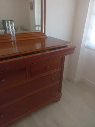 Cómoda de Cerezo con Espejo