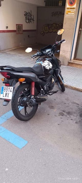 Honda CB125F Naked Negra