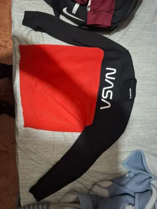 Sudadera NASA Primark Negra y Roja