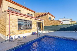 Chalet en venta en Les Creus-Can Feliu de Merola-Can Moré en Pineda de Mar