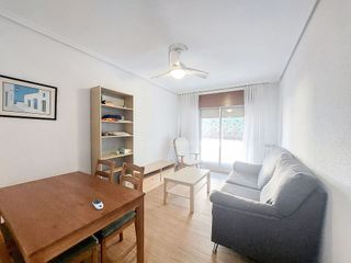 Piso en alquiler en Valdeacederas en Madrid