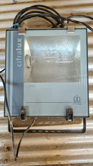 Proyector Cifralux IP65 MH 250W