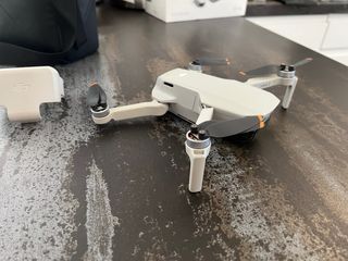 Dron DJI Mini 2 (<250gr) Gris