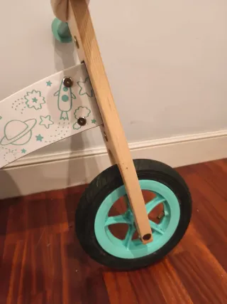 Bicicleta de madera infantil