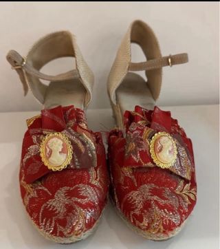 Traje de Fallera Rojo y Dorado talla 36