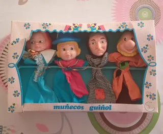 Set di quattro pupazzi di Famosa