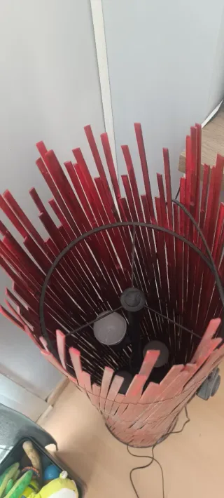 Lámpara de pie Ikea bambú morrón rojizo