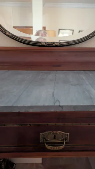 Aparador antiguo caoba rubia y bronce con mármol