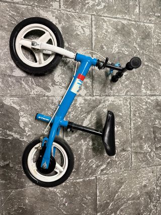 Bicicleta de equilibrio B'Twin azul
