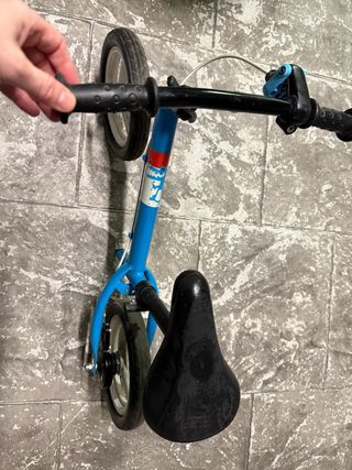 Bicicleta de equilibrio B'Twin azul