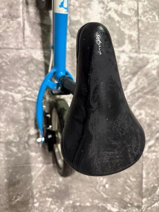 Bicicleta de equilibrio B'Twin azul