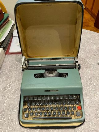 Máquina de escribir Olivetti Lettera 32