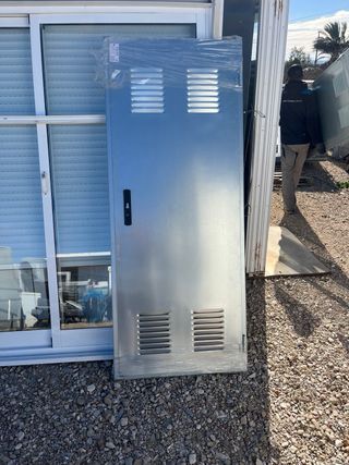 Puertas metálicas trastero nuevas