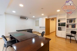 Oficina en venta en Castilla - Hermida en Santander