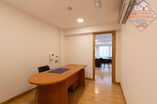 Oficina en venta en Castilla - Hermida en Santander