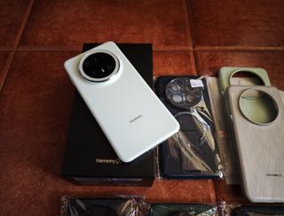 Huawei Mate 70 Pro + Extras