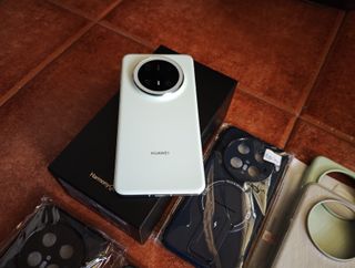 Huawei Mate 70 Pro + Extras