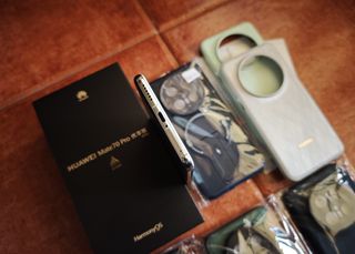 Huawei Mate 70 Pro + Extras